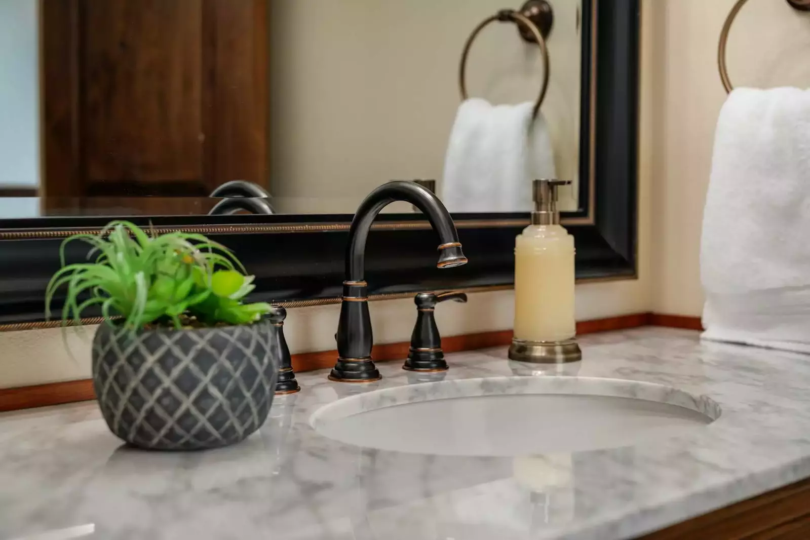 "Great for a family, comfortable, nice neighborhood, great location!" - Lindsey