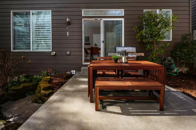 We especially enjoyed the back yard in the evening, grilling and sitting at the outdoor table, surrounded by nature and woods. Absolutely perfect!  -M