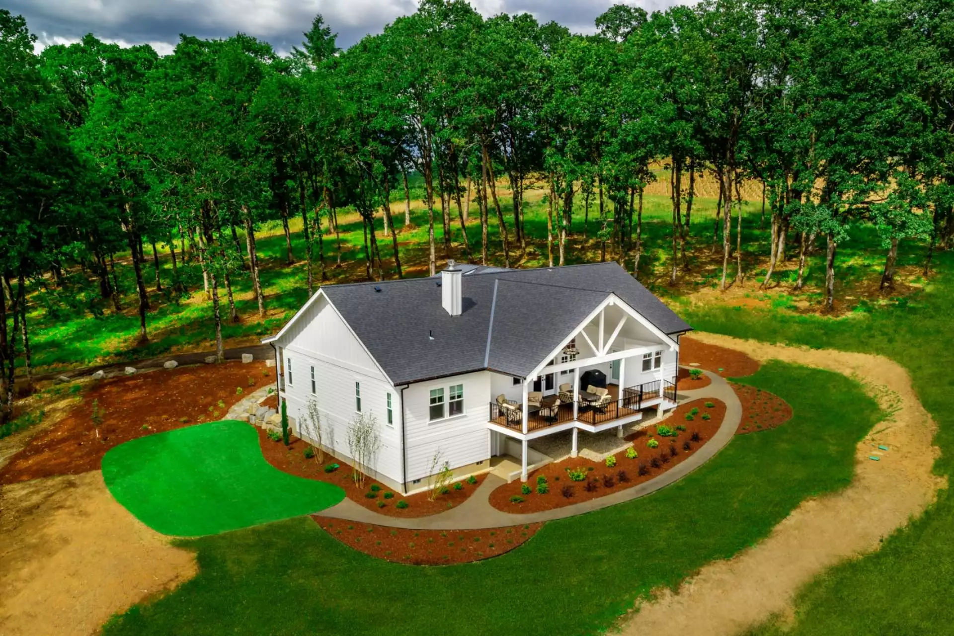 The Farmhouse at Quandary Vineyards - 3 bedroom Rental in Yamhill