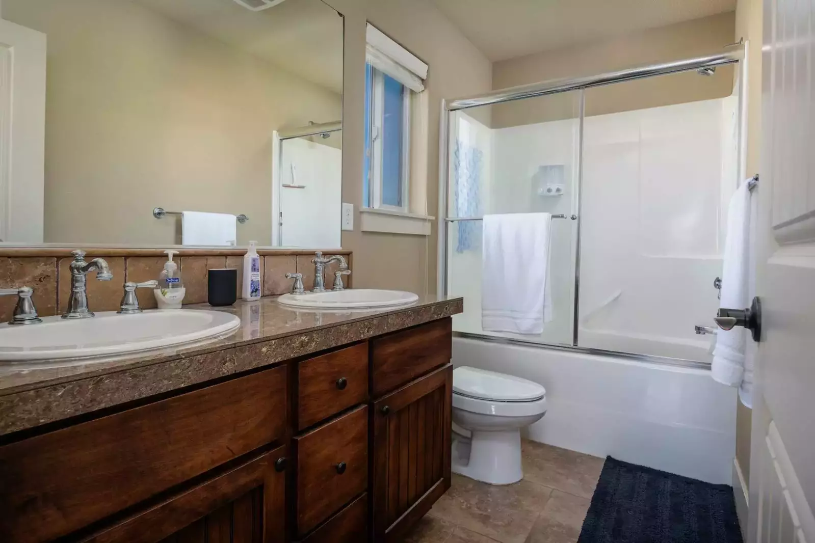"We had a large group and had plenty of room to spread out and relax. The bathrooms were big, well lit, and had glorious water pressure." - Gewndolyn