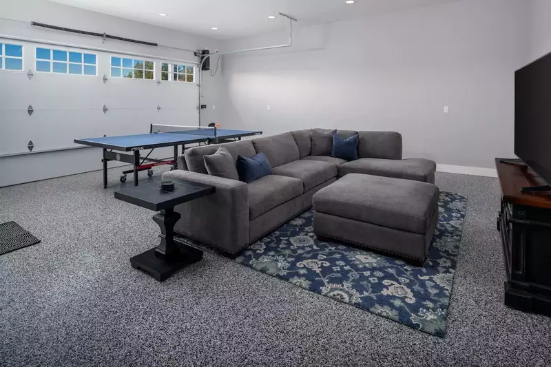 Don't miss enjoying some ping pong and streaming some music or shows in this amazing garage.
