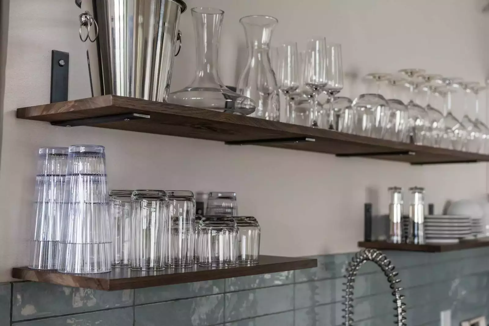 Dundee is a lovely, quiet town just outside of Newberg, The nearby countryside is full of wineries and vineyards.