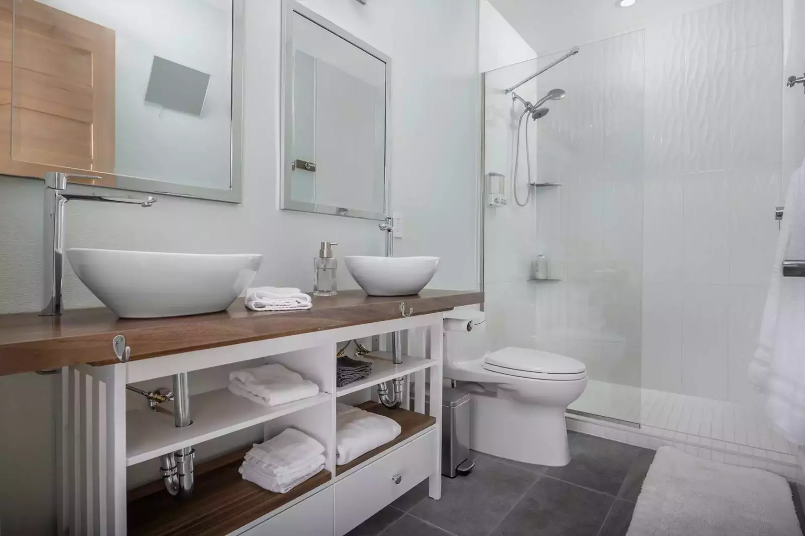 One of the two fantastic full bathrooms available for guest use.