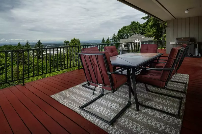 View blew us away and the deck is GIANT! Perfect location to check out 23rd and everything Washington Park has to offer.  -Justin
