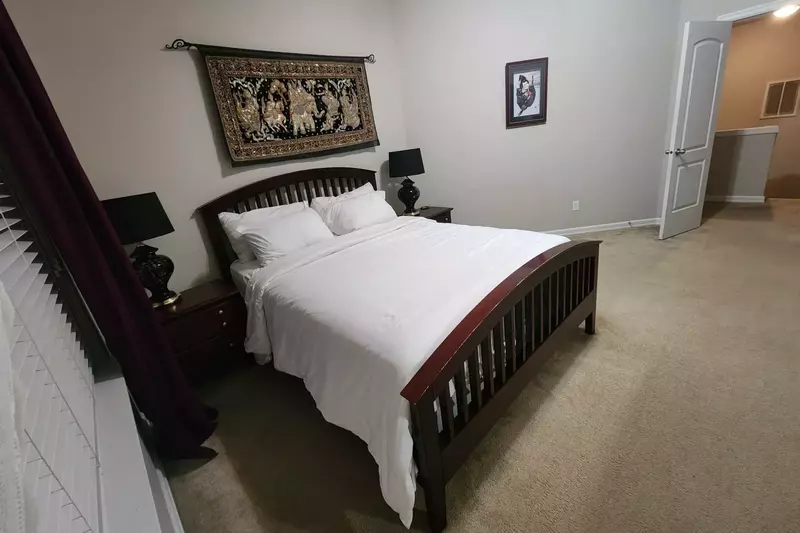 "The house was wonderful! Very clean, comfortable beds, and walking distance to wineries!" - Stephanie