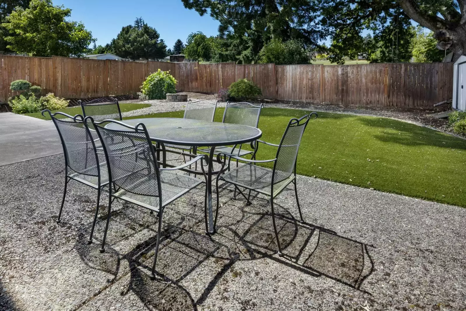 The home is in a safe residential neighborhood close to excellent restaurants, lots of wineries and tasting rooms, and a neighborhood park. - Christin