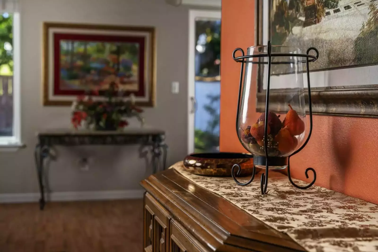 "Great stay! Neighborhood and town were very walkable. Access to the house was very simple and host was good at communicating." - Nick