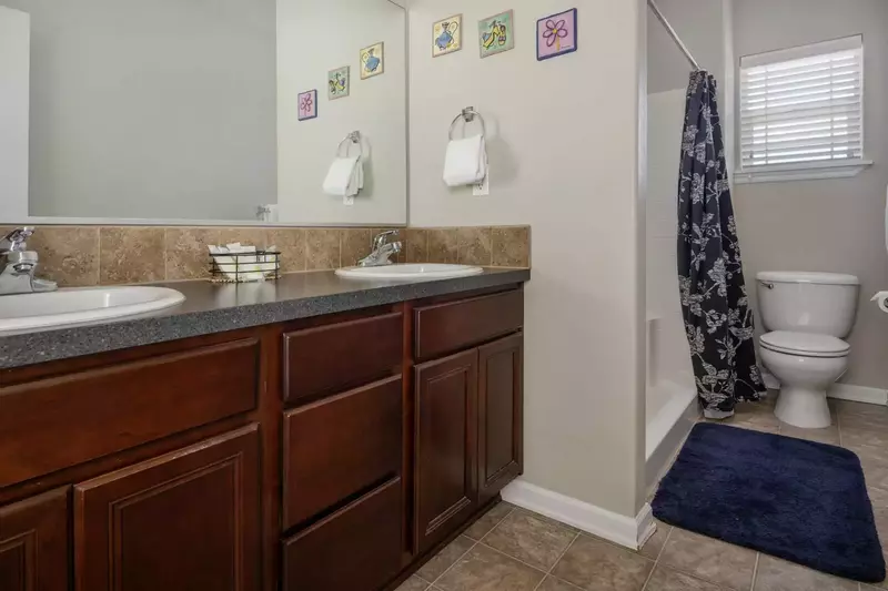 With 2.5 bathrooms everyone staying here has ample privacy.