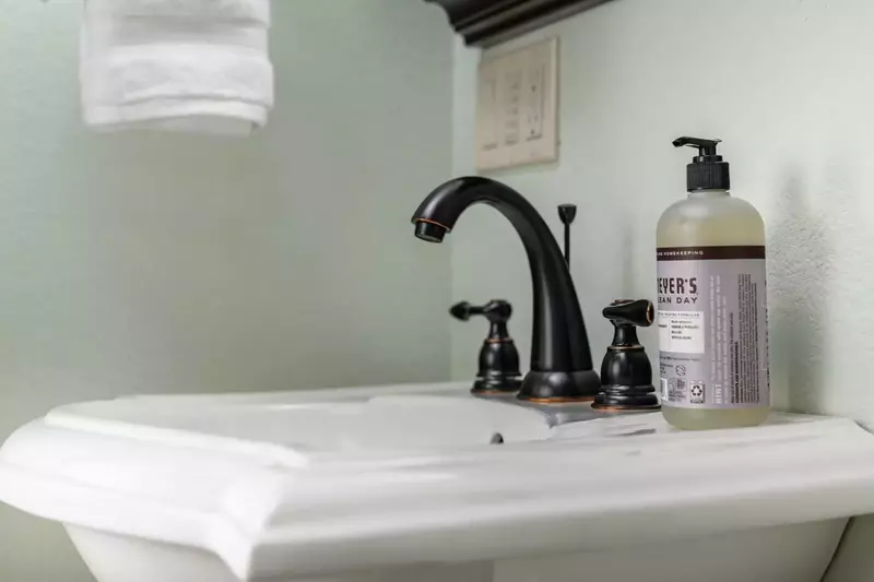 With 3 full bathrooms everyone staying here has ample privacy.