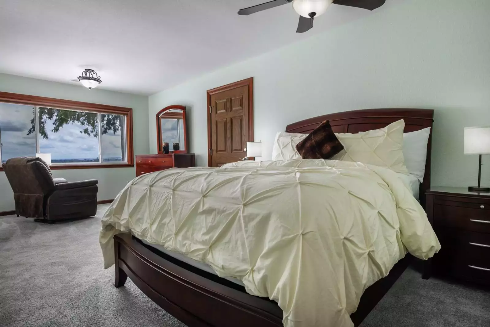 "The beds were very comfortable, and the bathrooms were very nice. I would highly recommend the property, and we plan to book again next year" - Henry