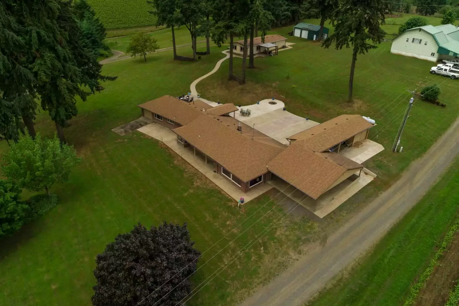 There is plenty of space for large families, or work related retreats. It was impossible to be stressed at this house!  -Elizabeth