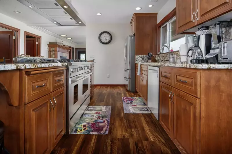 Cook delicious meals for breakfast, lunch, and dinner in this fully equipped kitchen. We suggest grabbing some ingredients from a local farm.