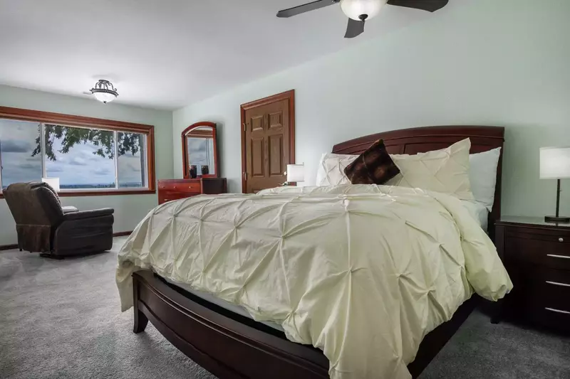 Great stay in Dundee. The house was very clean & the beds were very comfortable. Well equipped kitchen & the hosts were very communicative - Meredith