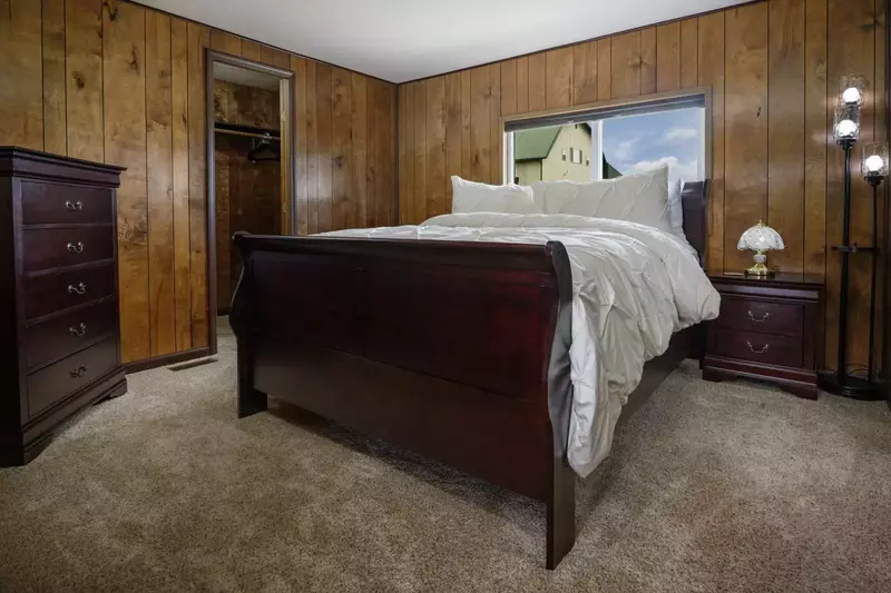 "Plenty of room for our group. This kitchens were well stocked and we did a fair amount of cooking. Beds were comfortable." - J