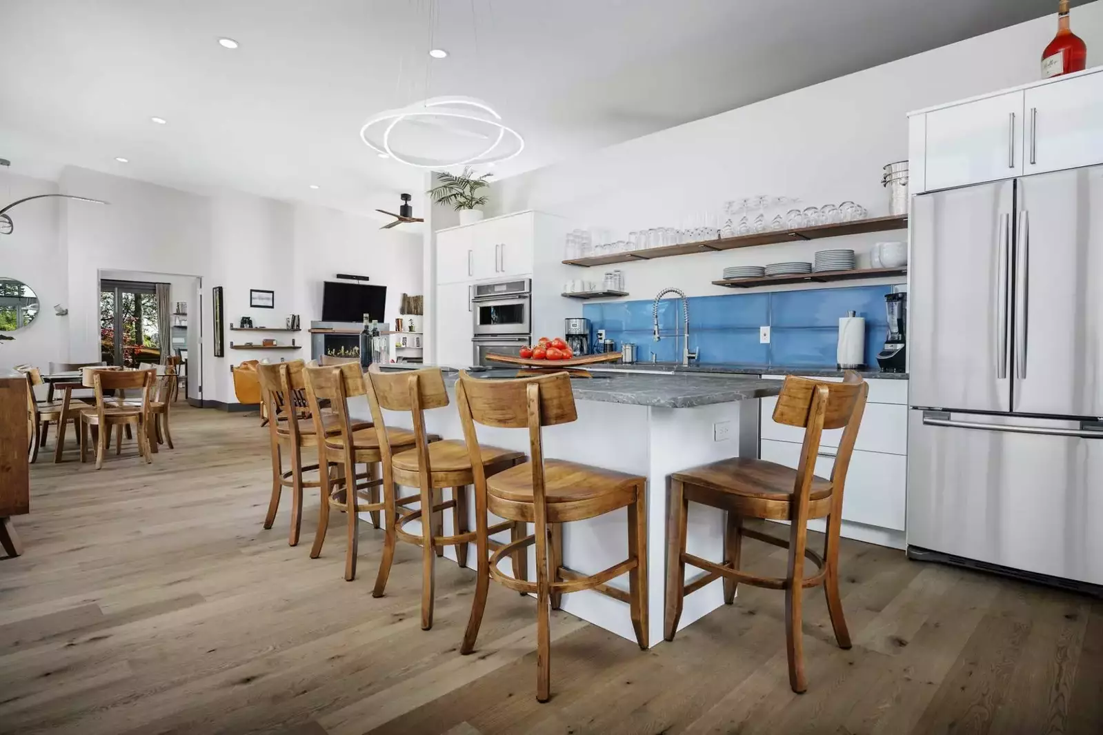 It is so well decorated, with the most comfortable living/dining spaces and furniture.  -Shannon