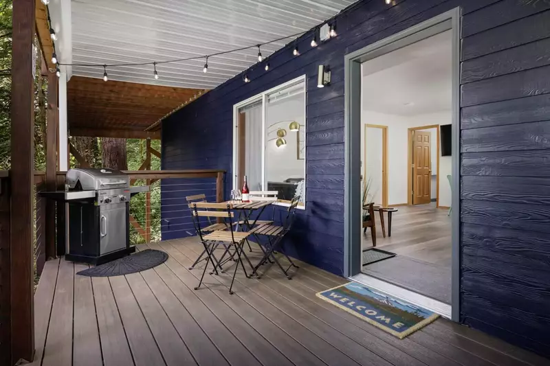 Great porch for a barbecue overlooking a peaceful setting. It was very clean and comfortable.   -Beth