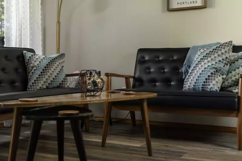 Great secluded, quiet location. Cozy, minimalist with good amenities. Enjoyed our stay.  -Jessica