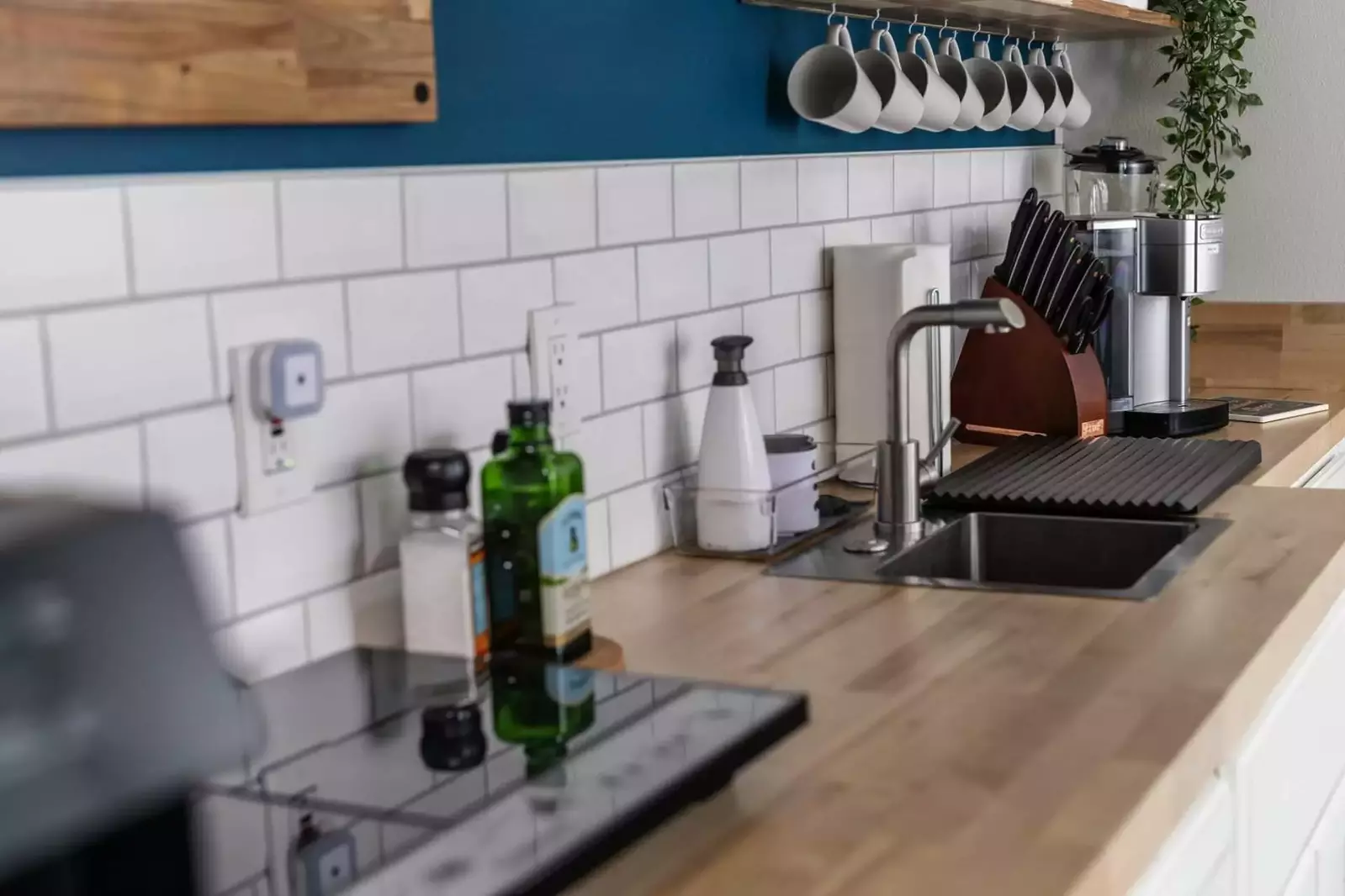 It was extremely clean and cozy, and had everything we needed to be comfortable. Also very quiet and private.  -Liz