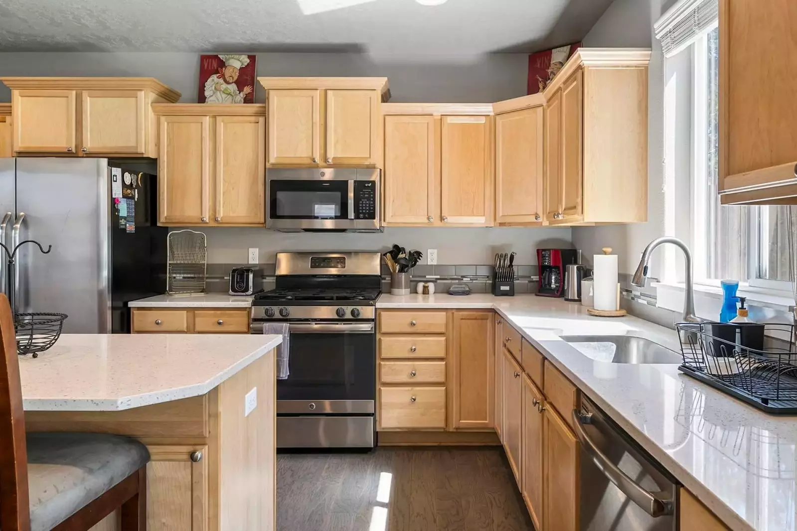 Cook delicious meals for breakfast, lunch, and dinner in this fully equipped kitchen.