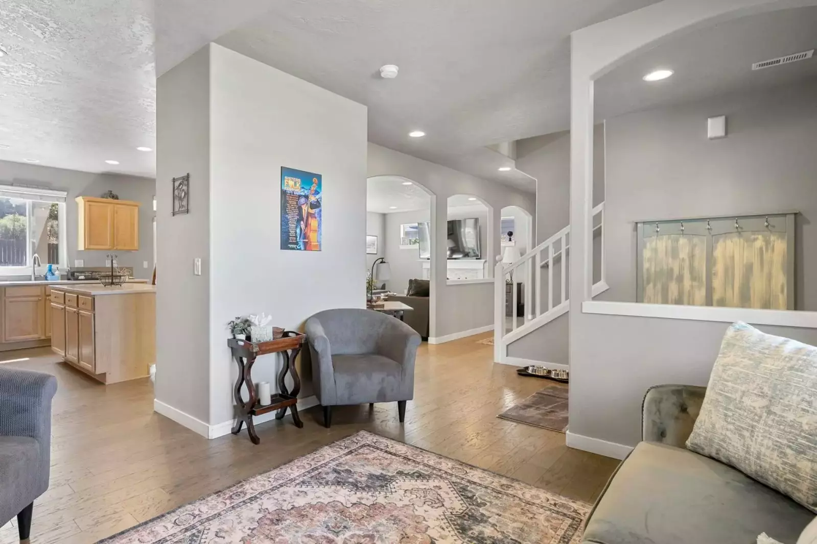 This High Desert Haven can comfortably host 10 guests.