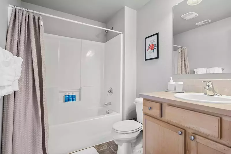 With 3.5 bathrooms everyone staying here has ample privacy.