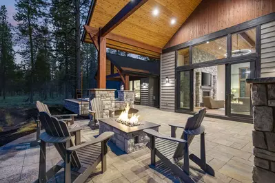 The fire table is a wonderful spot to enjoy a lovely Oregon night.