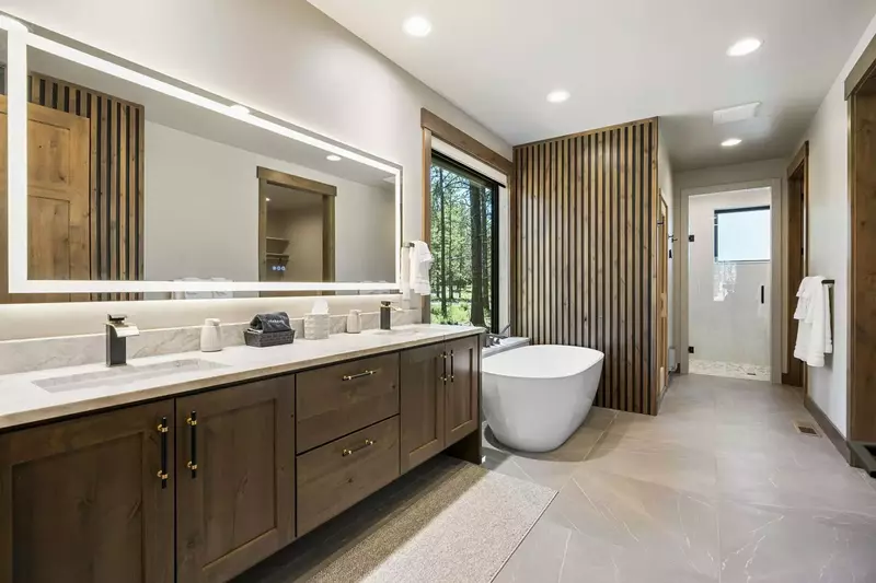 With 5.5 bathrooms everyone staying here has ample privacy.