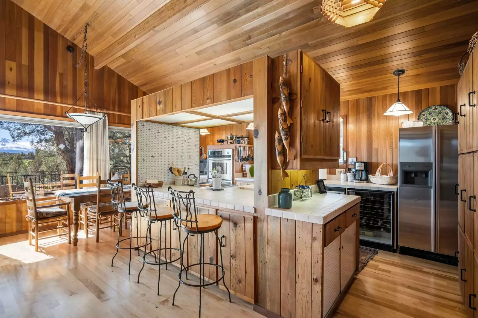 Cook a delicious meal in this fabulous kitchen.