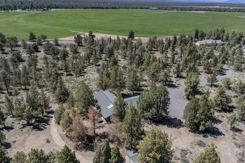 Sagebrush is also close to the lovely town of Tumalo, which has a lot of great places to eat.