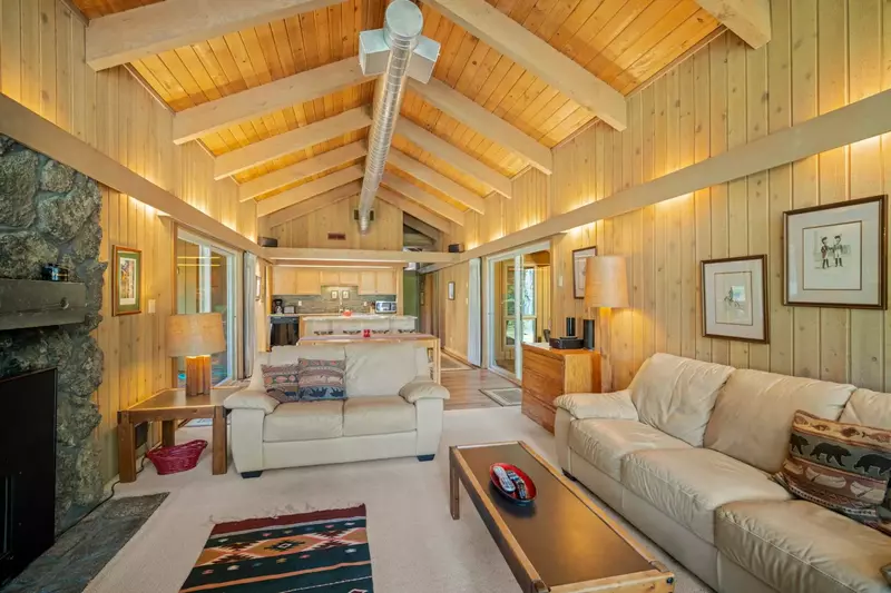 Spacious and light-filled, perfect for gathering with family and friends.