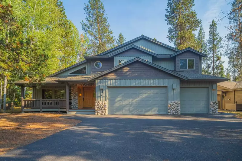 Nestled in a peaceful section of Sunriver.