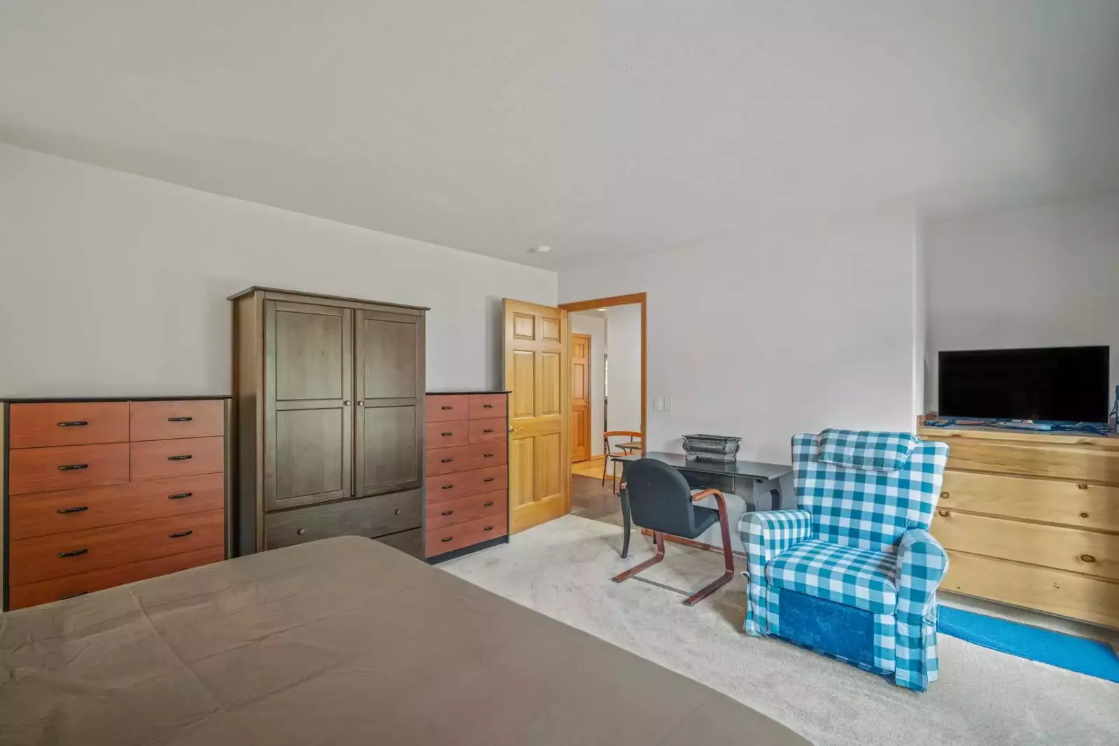 Primary suite on the main floor includes a desk and chair for those that have a little work to do.