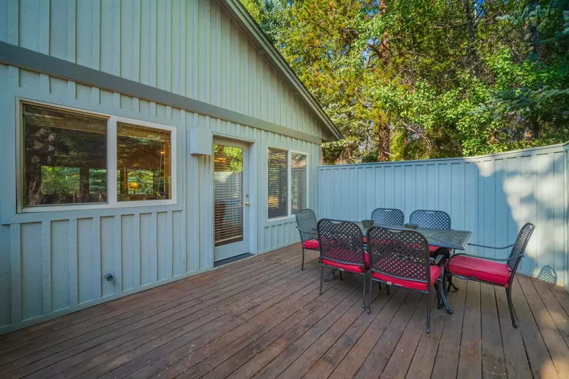 Enjoy your BBQ gathered around the table under the sun or stars.