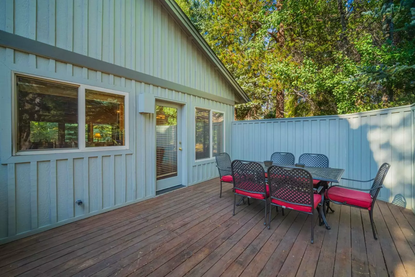 Enjoy your BBQ gathered around the table under the sun or stars.