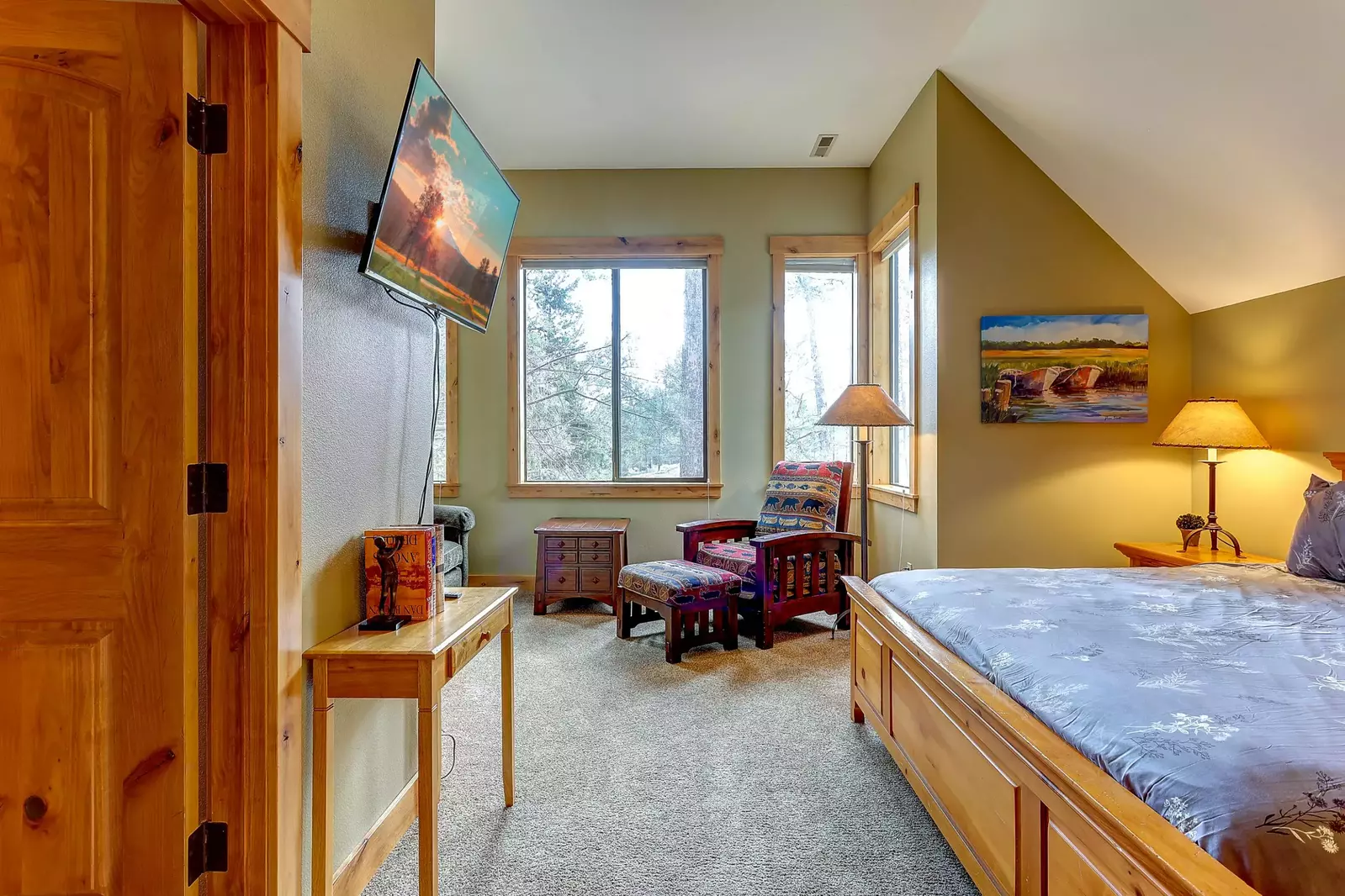 "House was clean and comfortable. Check in was easy and straight forward. Would stay here again!" - Karri