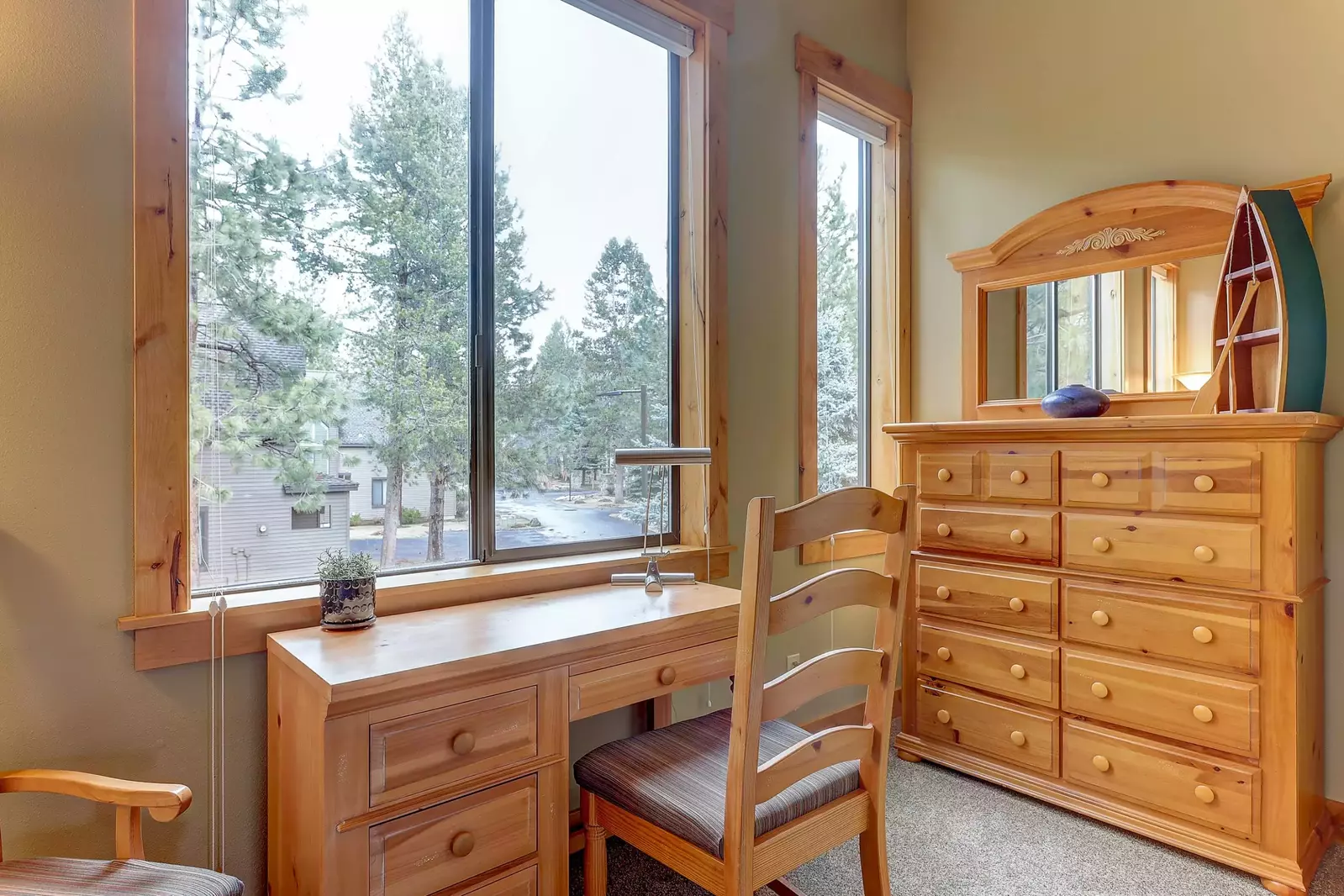 "Very spacious, clean, and comfortable. Host was very responsive. Would stay here again!" - Johnell