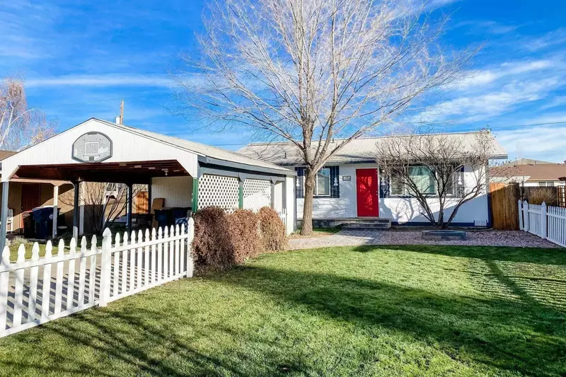 Cascade Comfort is a lovely escape in Central Redmond with a fenced yard.