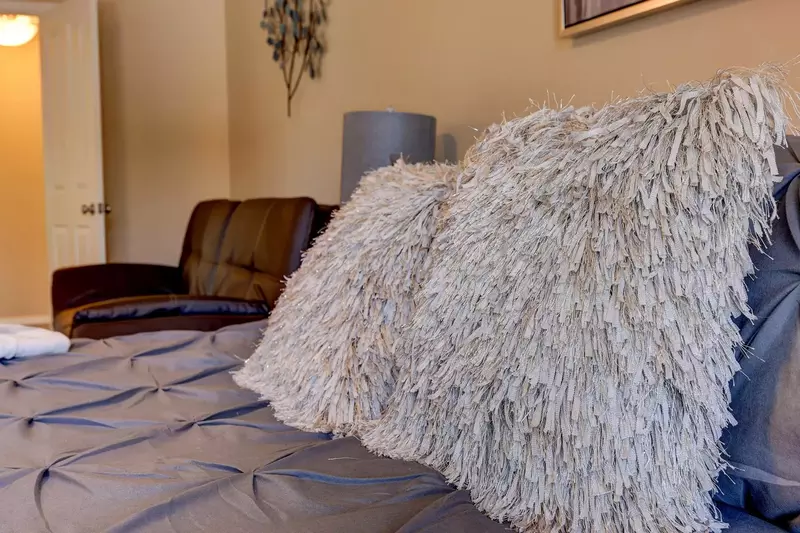 "A wall of windows looks out to the Deschutes river. Watched wildlife everyday from the deck. Beds are very comfortable. Check in was very easy"-Sonya