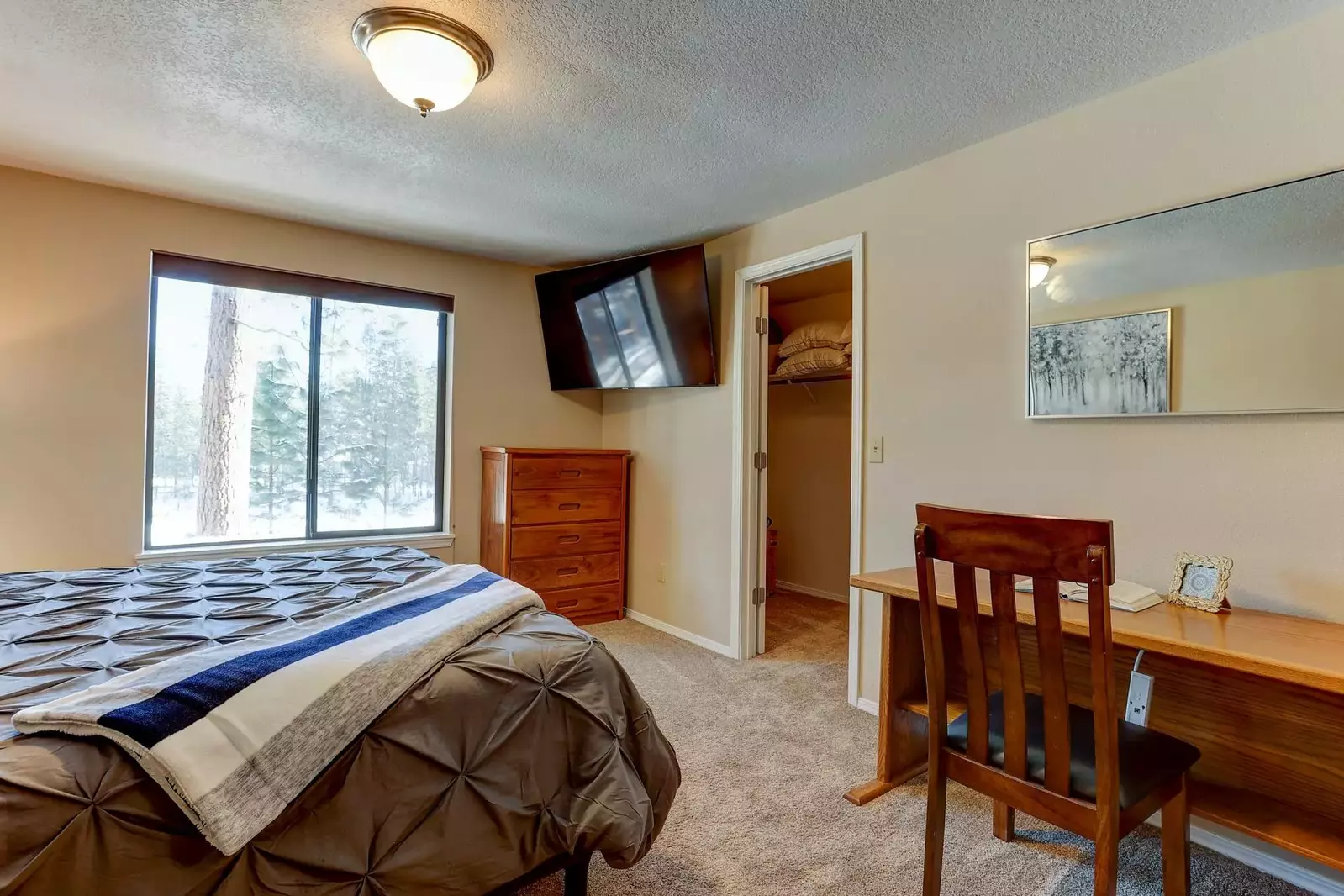 "The river was right there! We had such a great time enjoying the scenery and wildlife. Lots of great little local places to eat and enjoy" -Stephanie