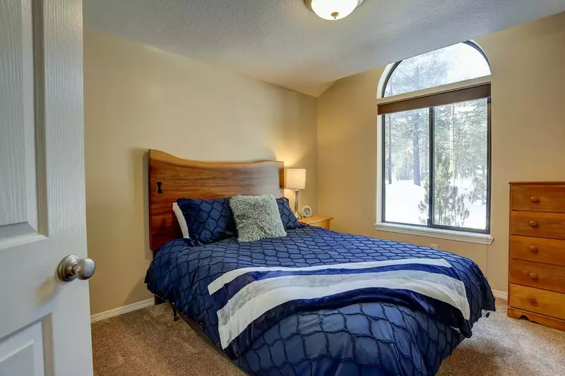 "Bed was comfortable and there was lots of extra pillows, blankets and lots of hangers in the closets to hang your clothes." - Tisha