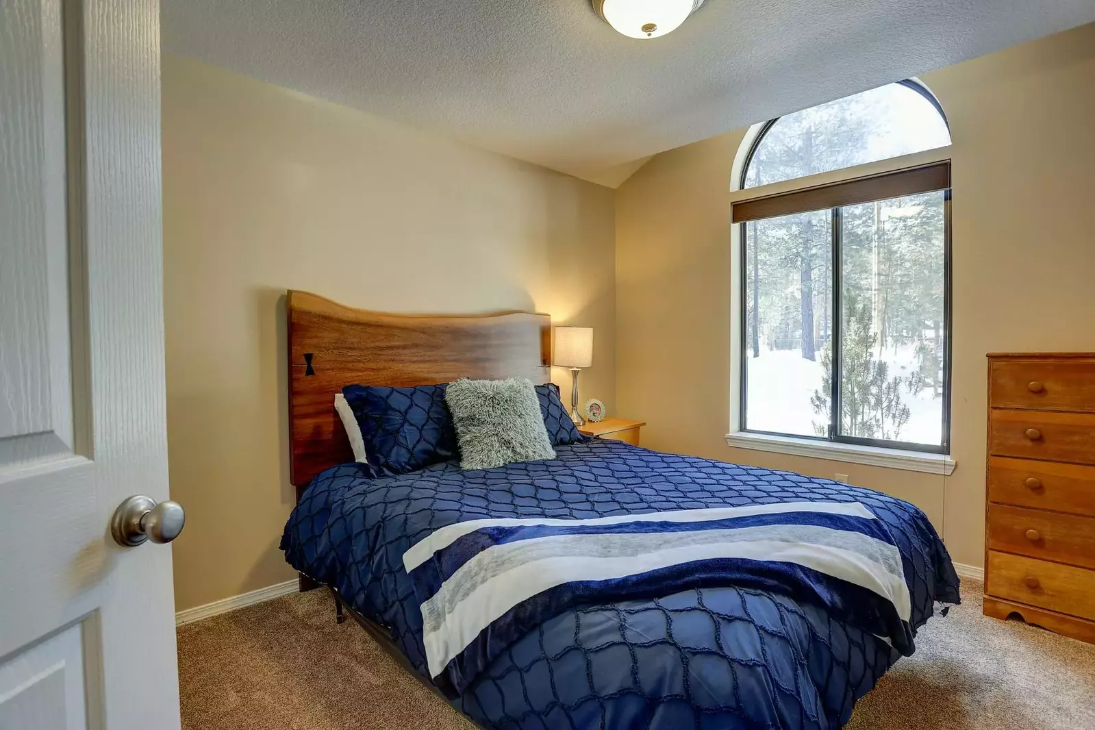 "Bed was comfortable and there was lots of extra pillows, blankets and lots of hangers in the closets to hang your clothes." - Tisha