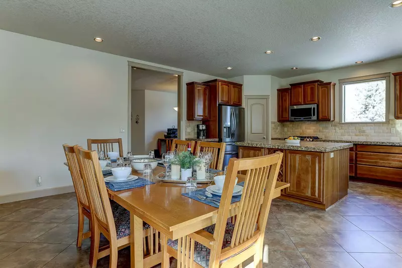 This large and beautiful family home is the perfect destination for families and friends to create memories of the time spent together at Eagle Crest.