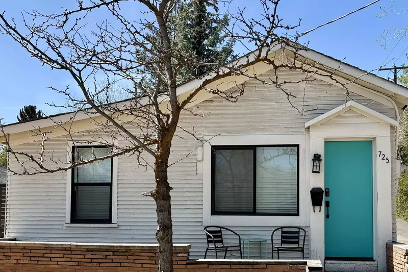 Bend Central right off NW Galveston Ave and only a few blocks from Drake Park and downtown.