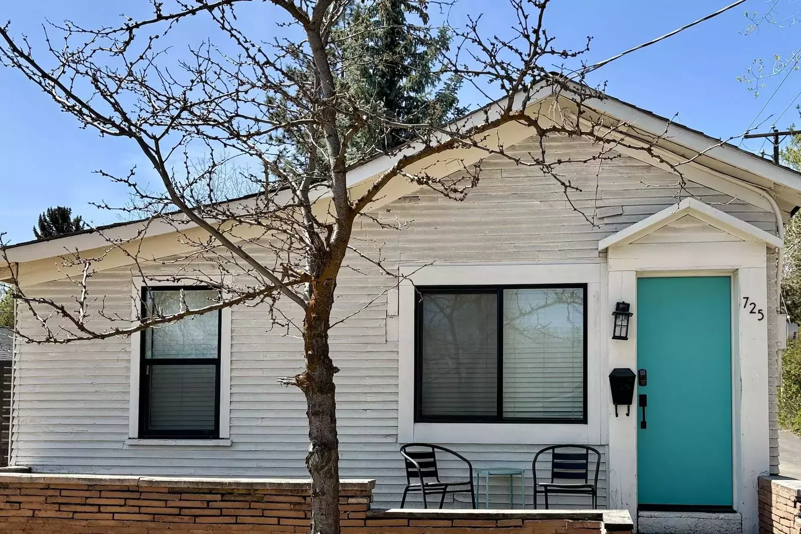 Bend Central right off NW Galveston Ave and only a few blocks from Drake Park and downtown.