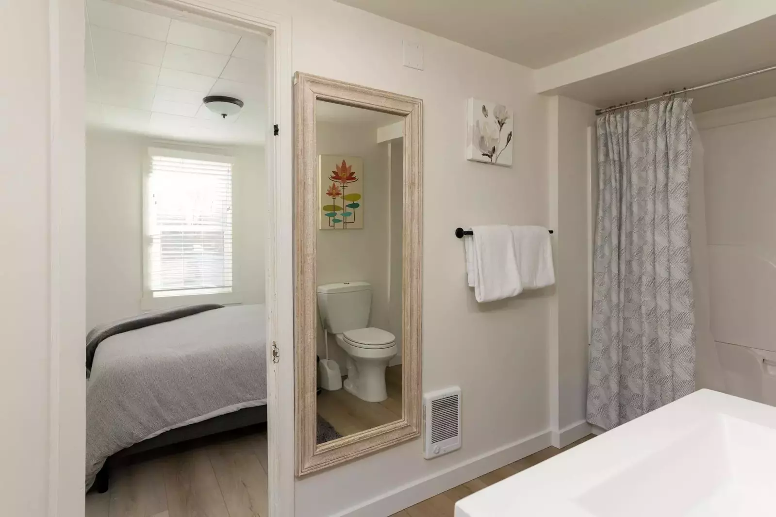 "I really enjoyed my stay at this cute cottage. Comfy beds and a cute layout. The location is central and convenient." - Kelsey