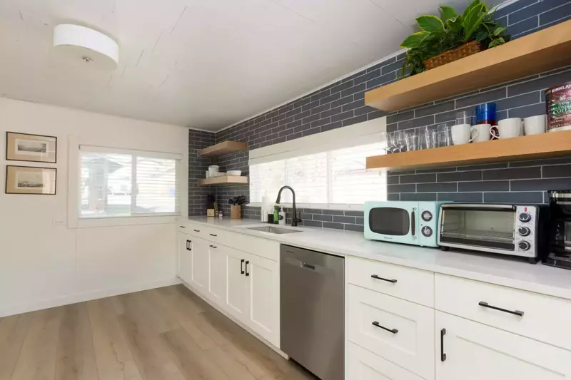 "We enjoyed our stay. The location was perfect - walking distance to everything we need." - Lisa