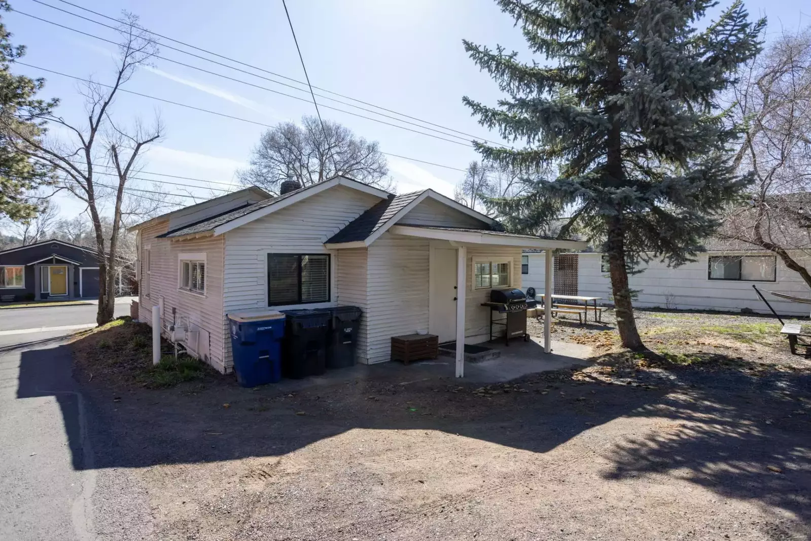 Bend is one of the most vibrant cities in Oregon. It is full of shops, art, breweries, parks, restaurants, and so much more!