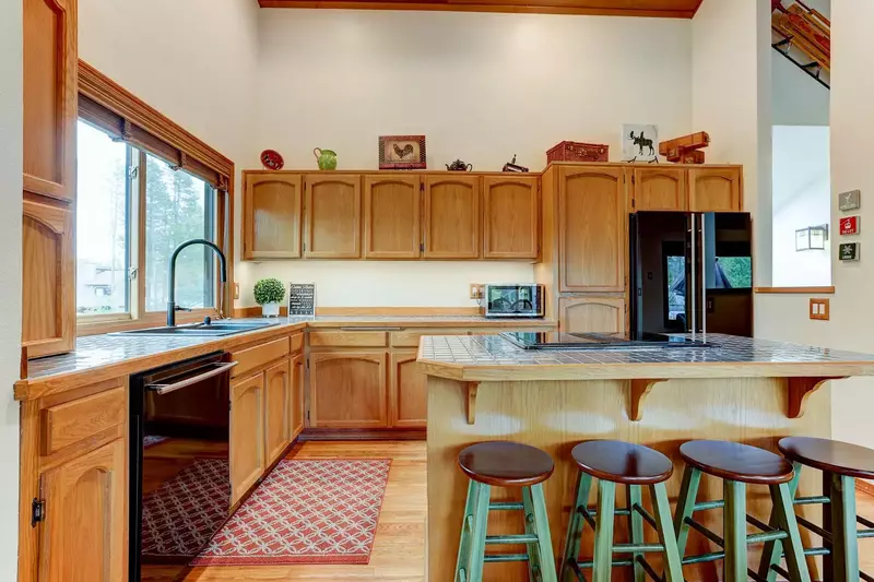 Fully equipped and well-stocked kitchen.