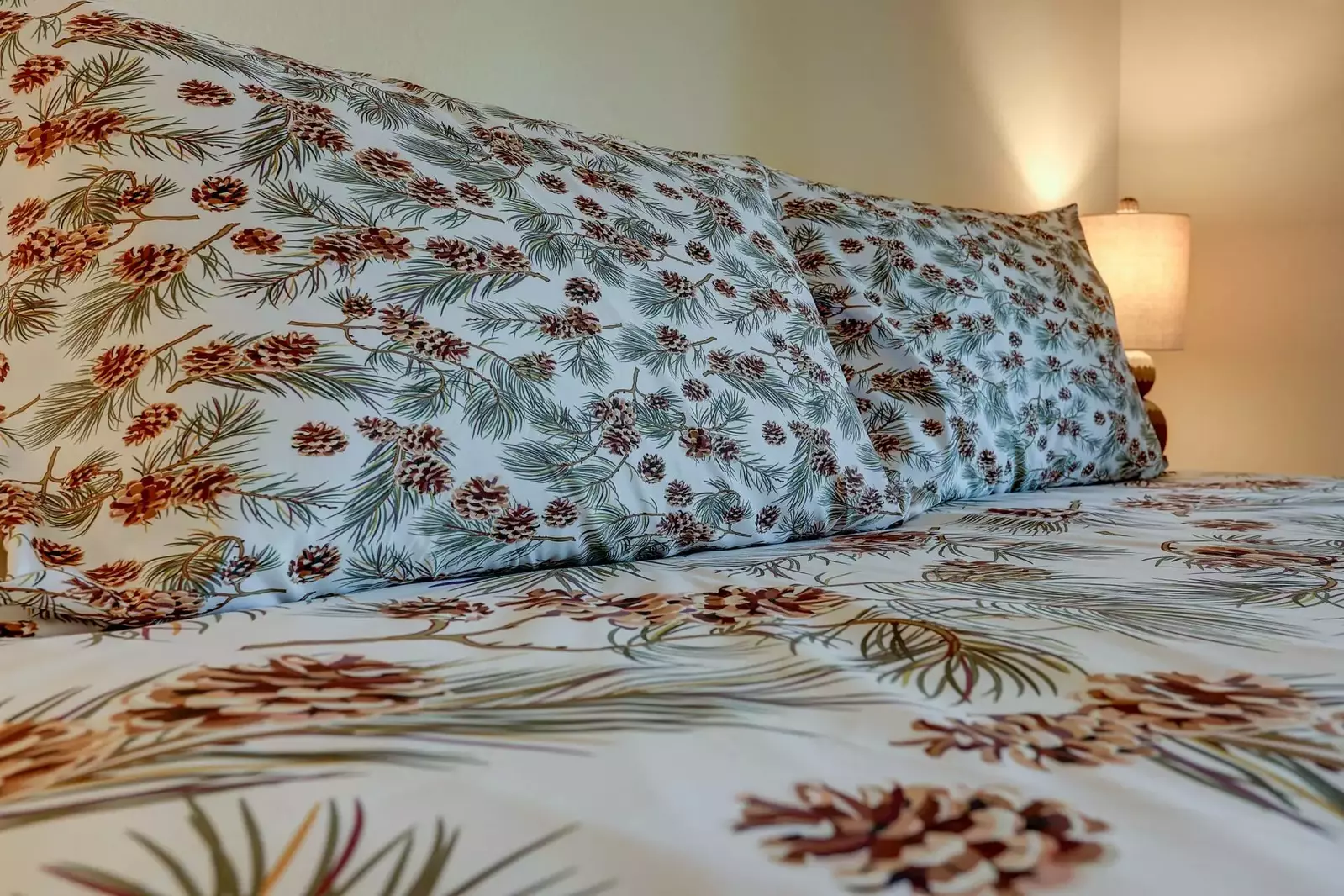 "Beautiful home with plenty of room and beds for everyone. Close to bike and walking paths. Hosts were very great with communication" - Sarah