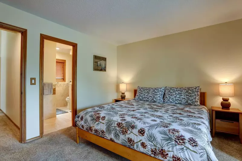 Master features a comfy King